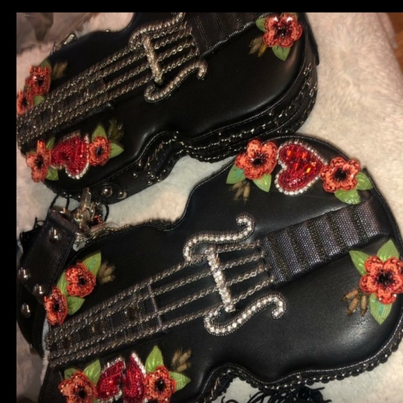 Mary Frances Heart String Bag. Rare Luxury - Picture 2 of 7